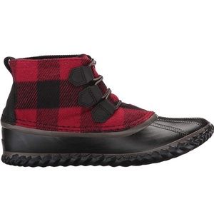 Sorel NWOT out and about plaid snow and rain boots